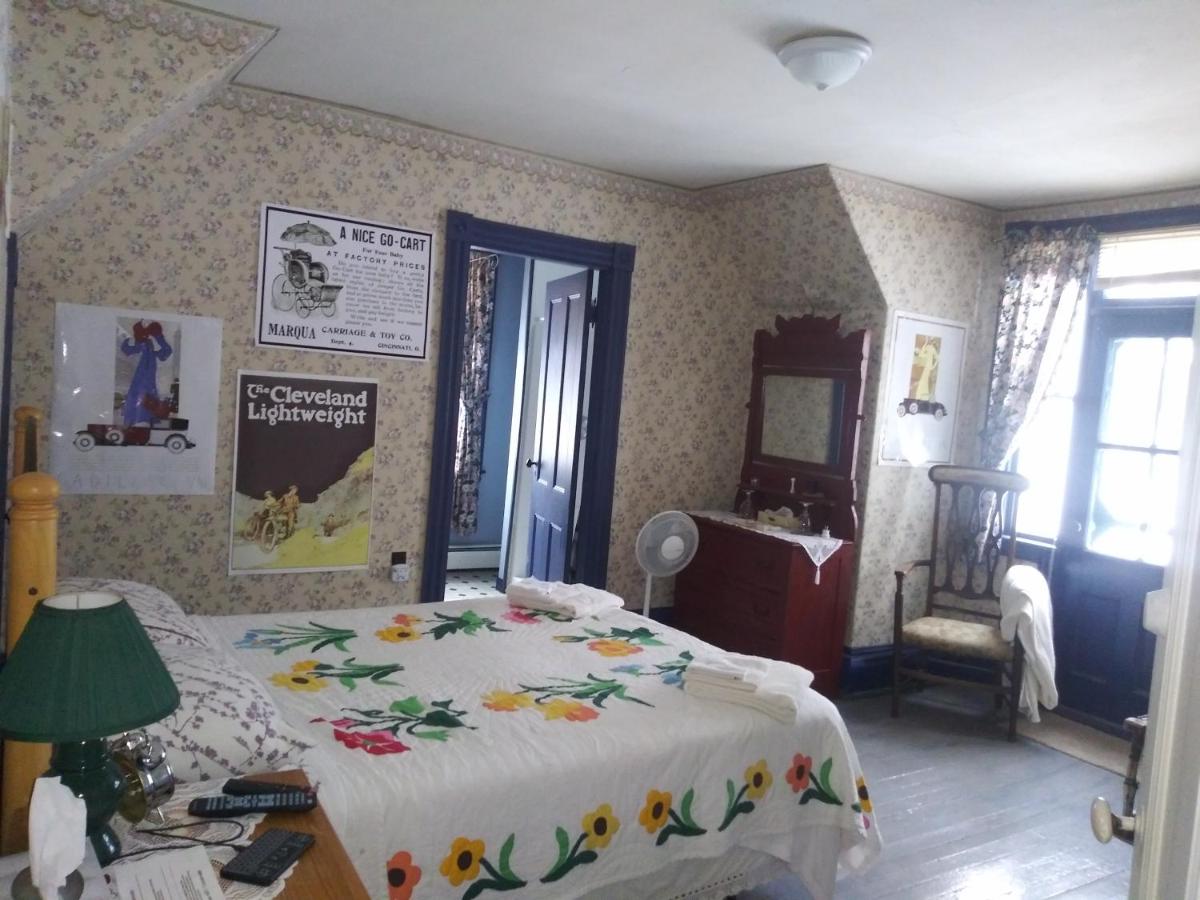 Kamer met Queensize Bed en een Eigen Badkamer