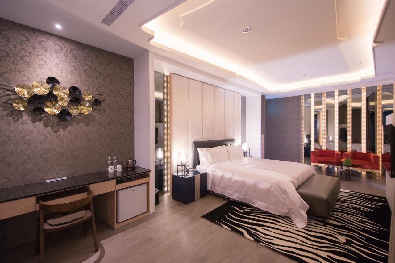 Classic Queen Suite with Spa Bath (Check-in after 21:00)