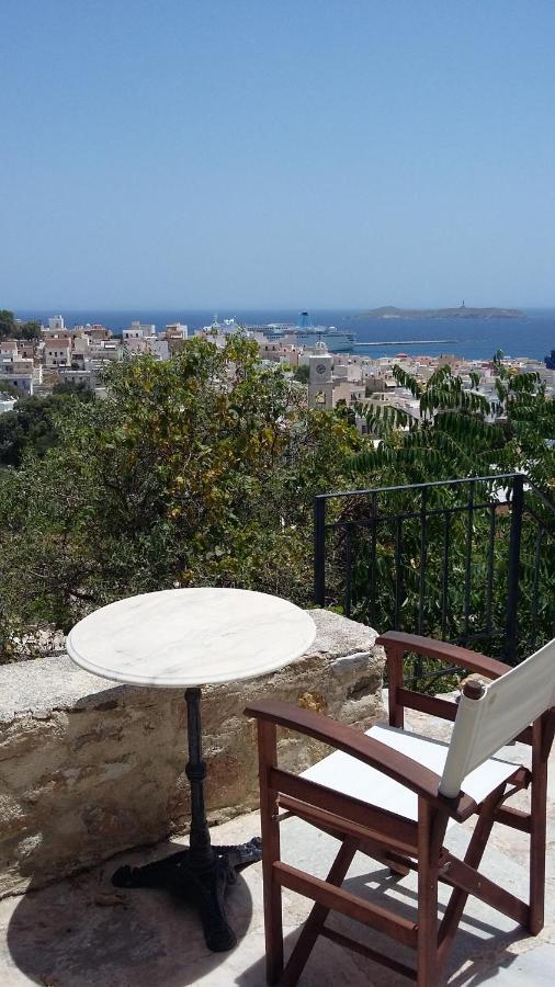 Stone house in Syros - B&B