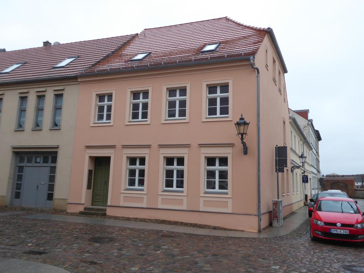 B&B Neuruppin - Altstadt-Ferienwohnungen Neuruppin - Bed and Breakfast Neuruppin