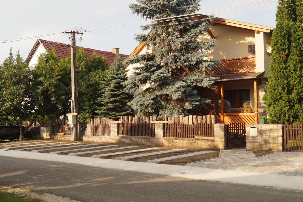 Hacienda Családbarát Vendégház - B&B Balatonboglár