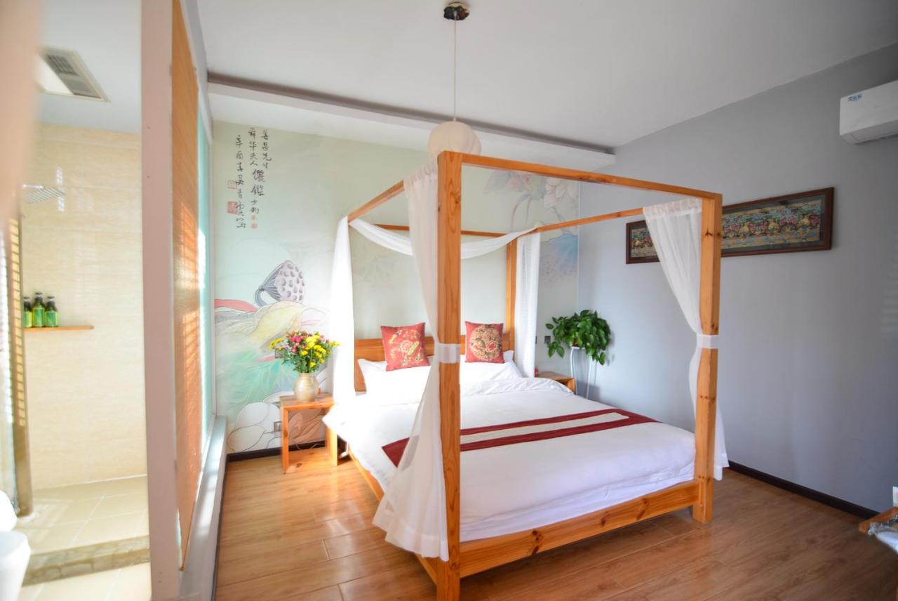 Queen Suite with Spa Bath