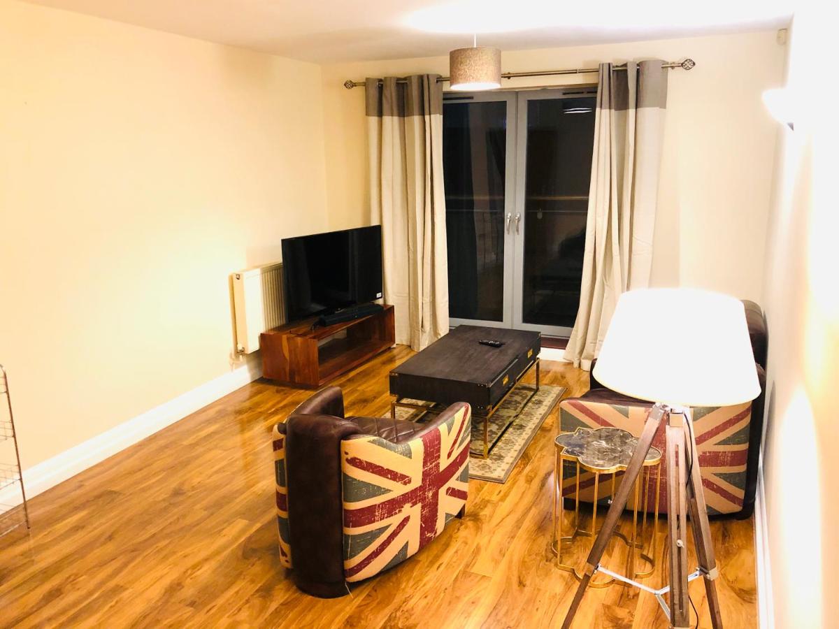 B&B London - Modern Apartment By River Thames - Bed and Breakfast London