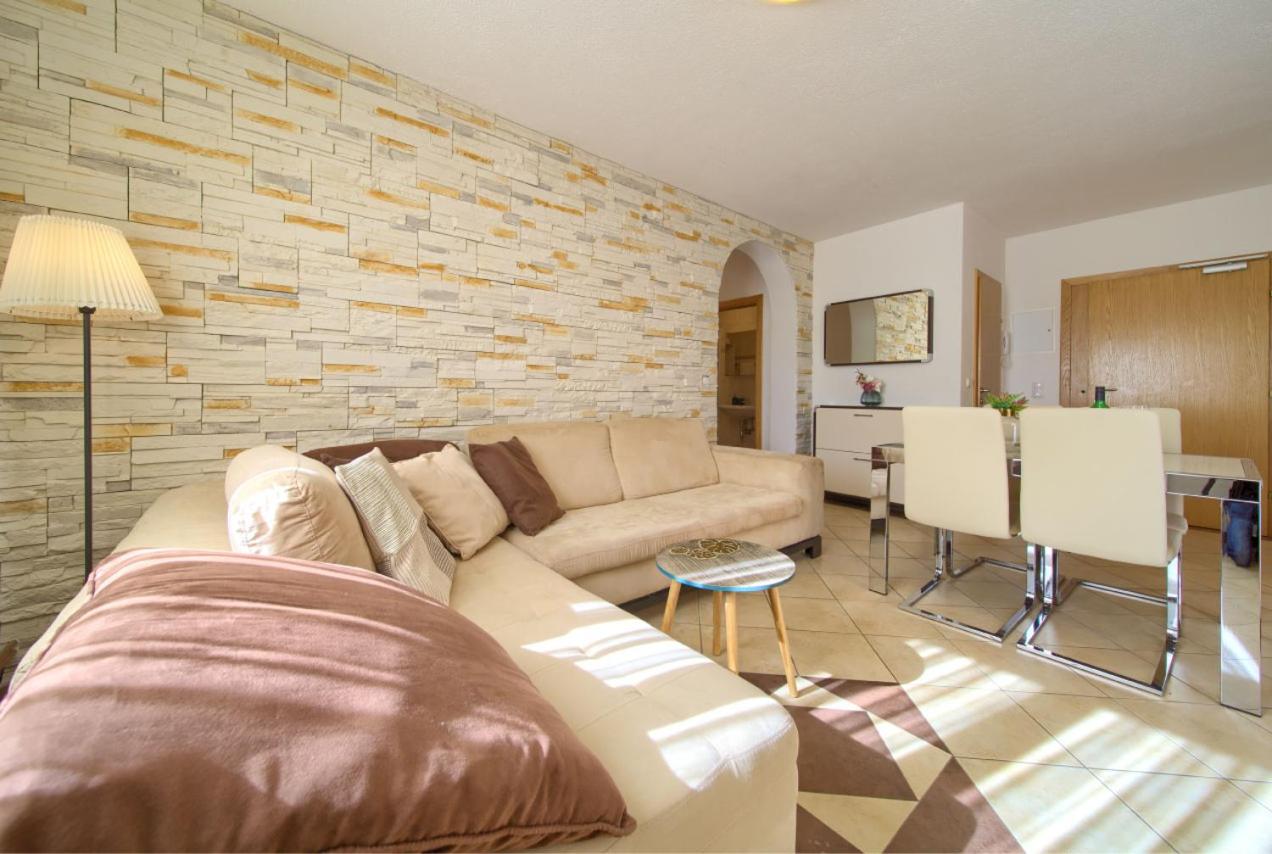 Appartamento con 2 Camere da Letto, Balcone e Terrazza