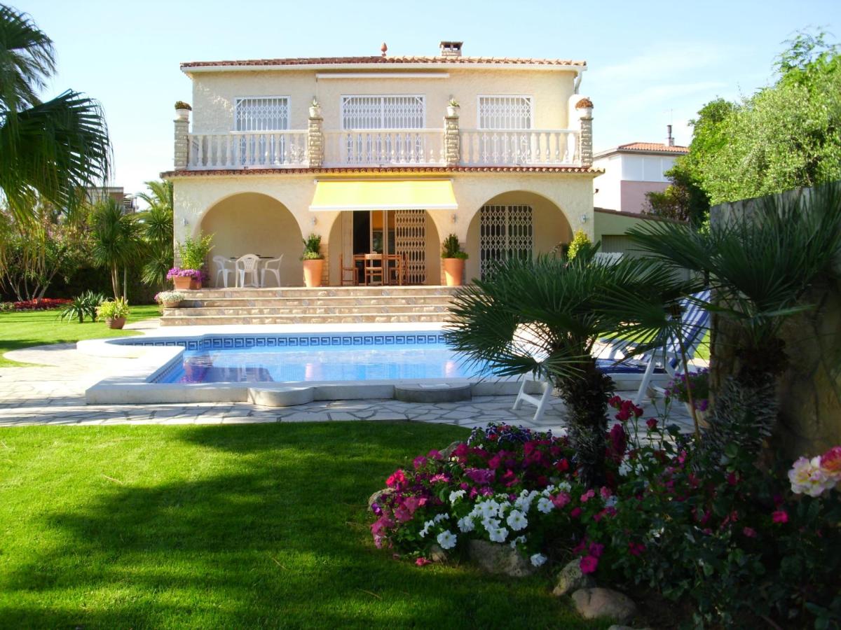 B&B Cambrils - Villa Ines**** - Bed and Breakfast Cambrils