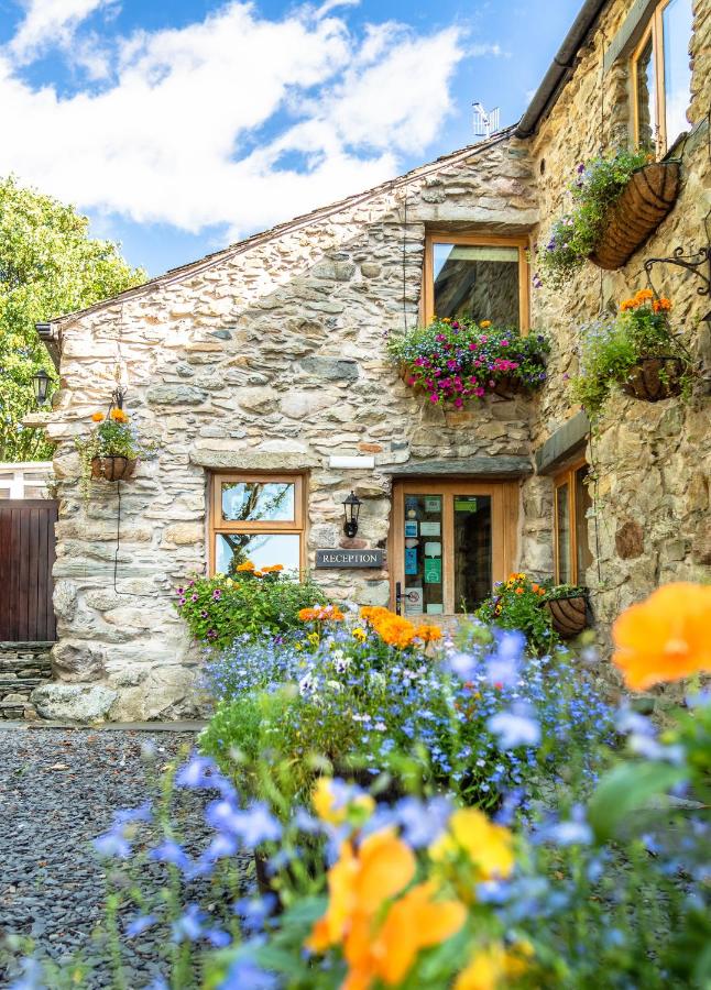 The Wayside and Whisky Barn - B&B