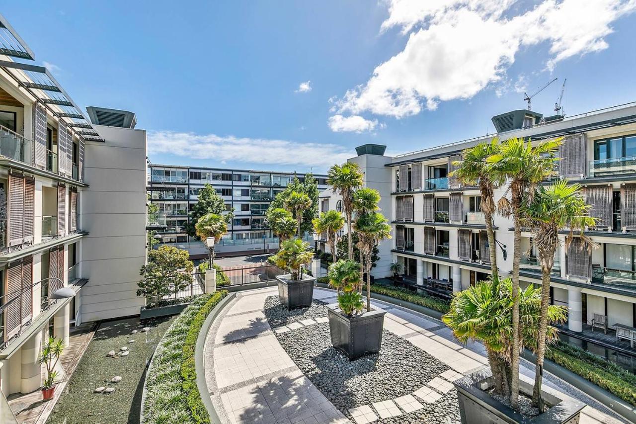 Enormous One Bedroom Beauty in CBD! Free Parking - B&B Auckland