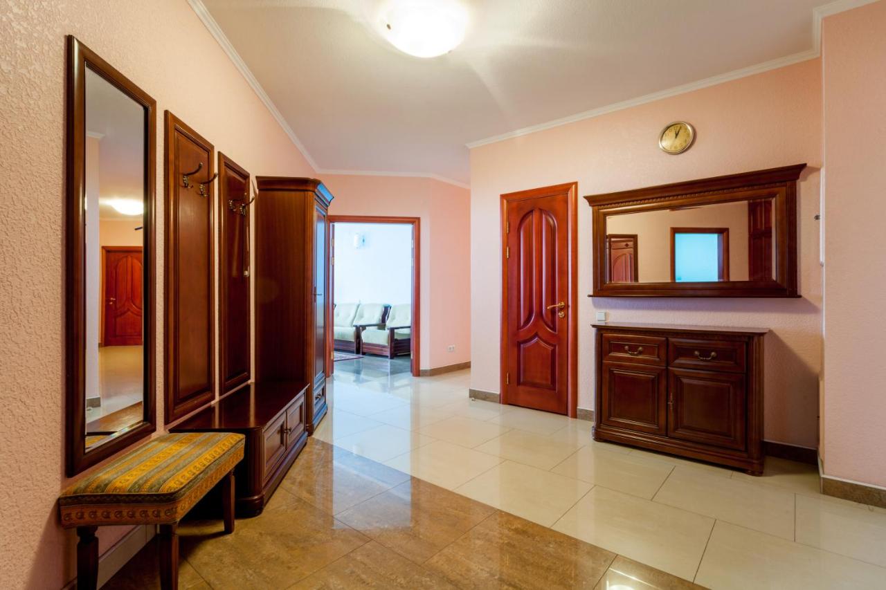 B&B Kiev - Large luxury 4-room apartment with a sauna, near the metro Levoberezhnaya - Bed and Breakfast Kiev