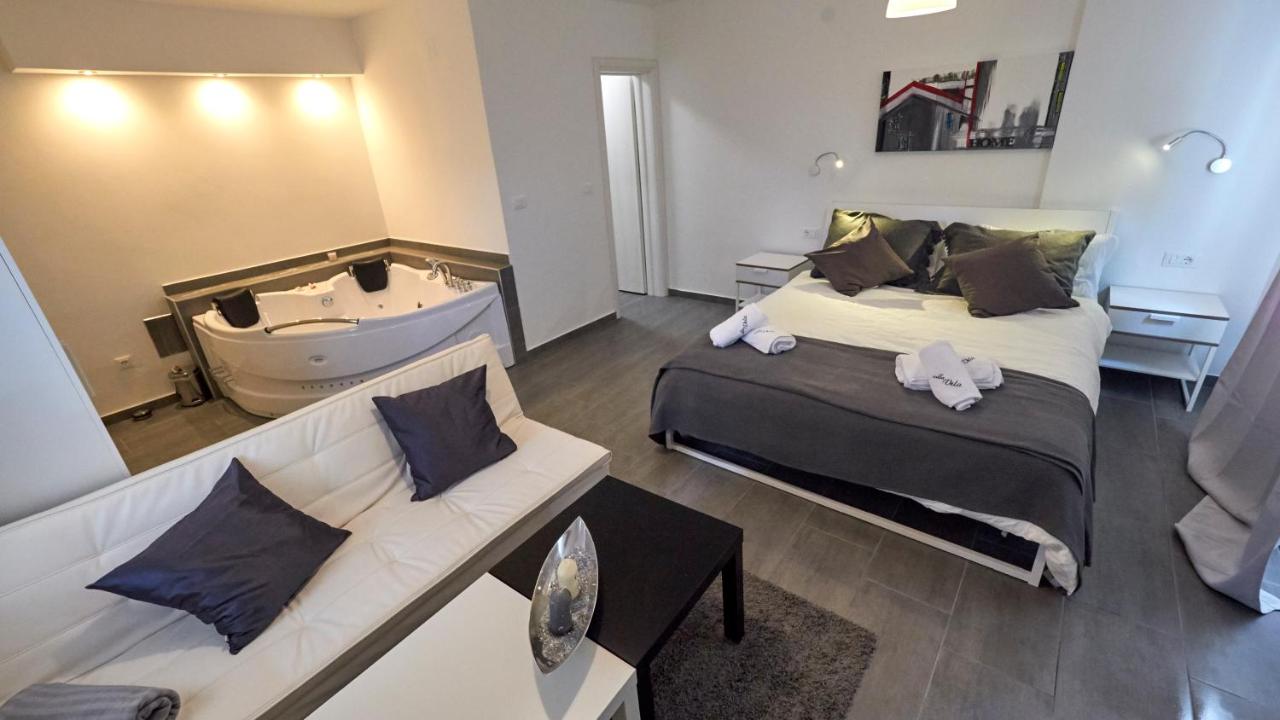 Doppelzimmer mit Whirlpool-Badewanne
