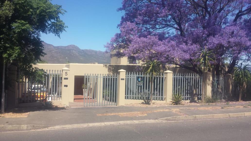 5 on Pieter Hugo - Bed and Breakfast Paarl