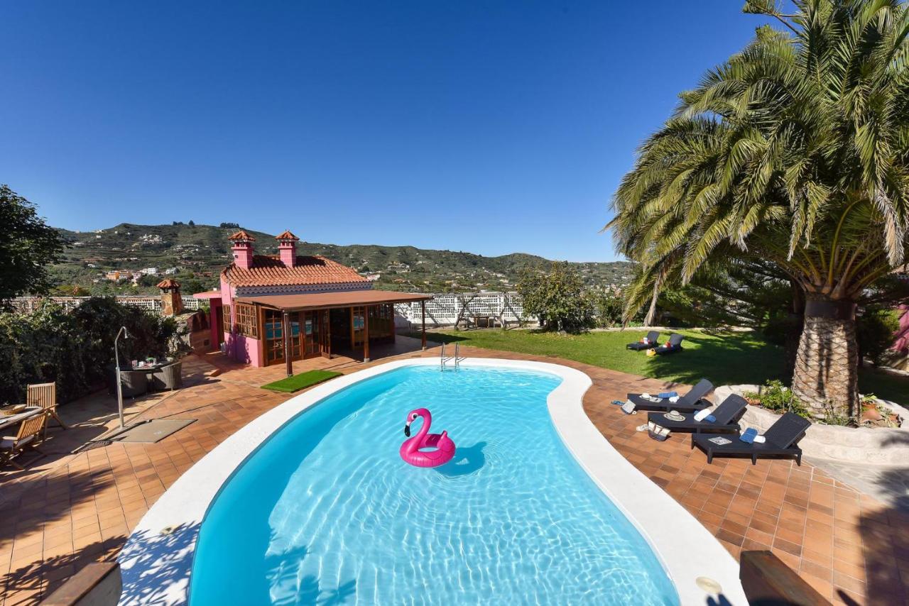 Finca Madroñal with Pool in Gran Canaria - Chambres d’hôtes
