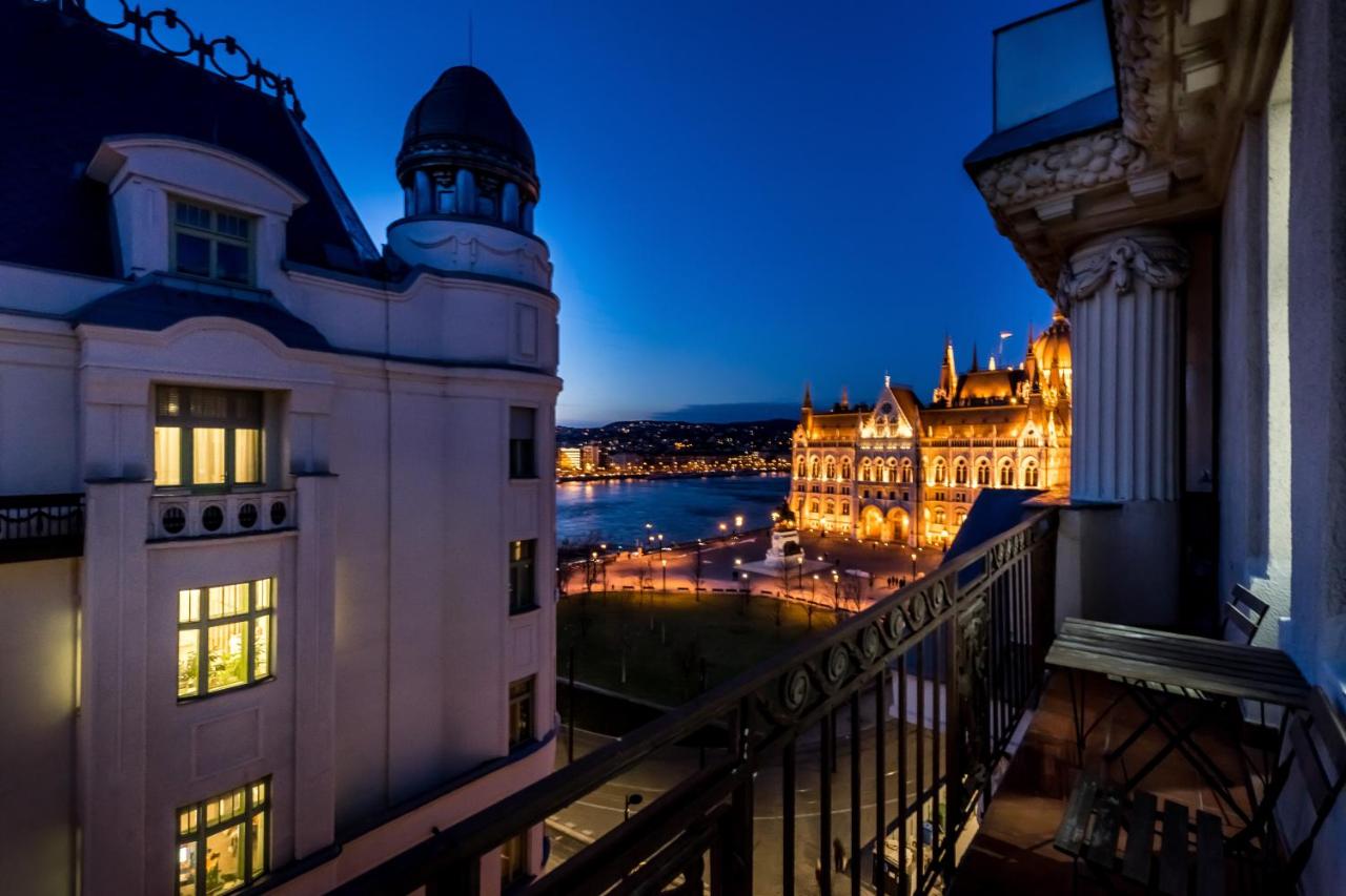B&B Budapest - Breathless view Parliament 2 Luxury Suites with terrace FREE PARKING RESERVATION NEEDED - Bed and Breakfast Budapest