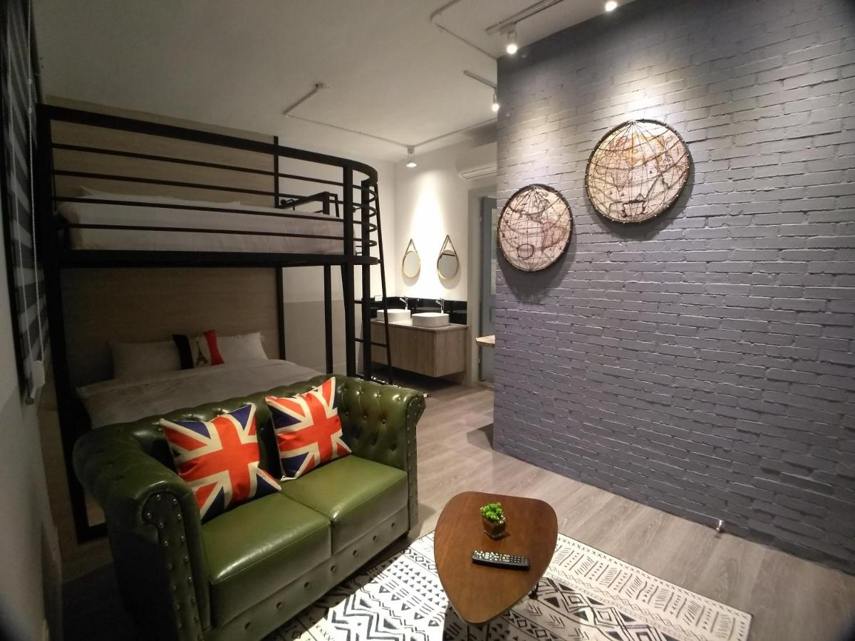 愛旅行民宿&近東大門夜市 - B&B Hualien City