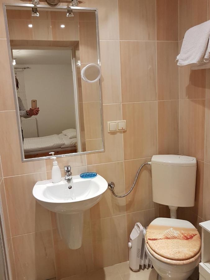 Doppel-/Zweibettzimmer mit Bad