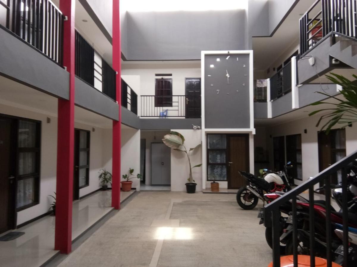 Wisma Surya - Chambres d’hôtes Pangkalanwaringin