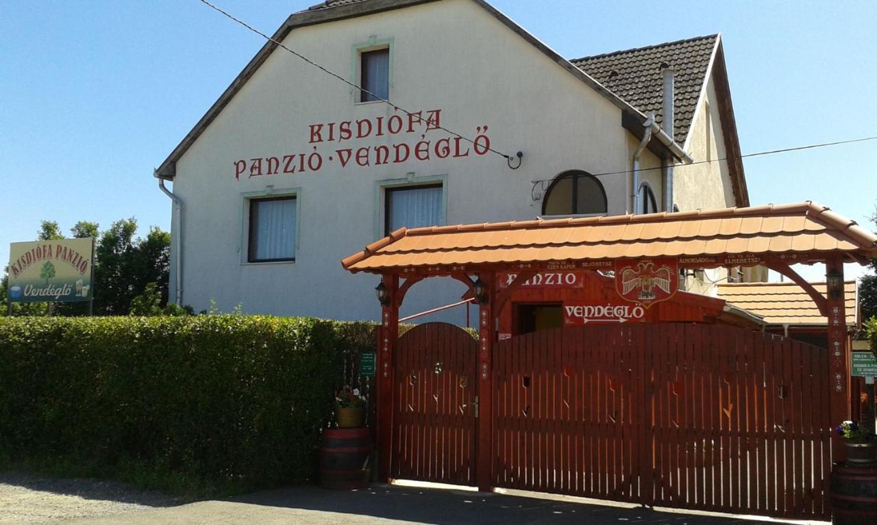 B&B Vajdácska - Kisdiófa Panzió és Vendéglő - Bed and Breakfast Vajdácska