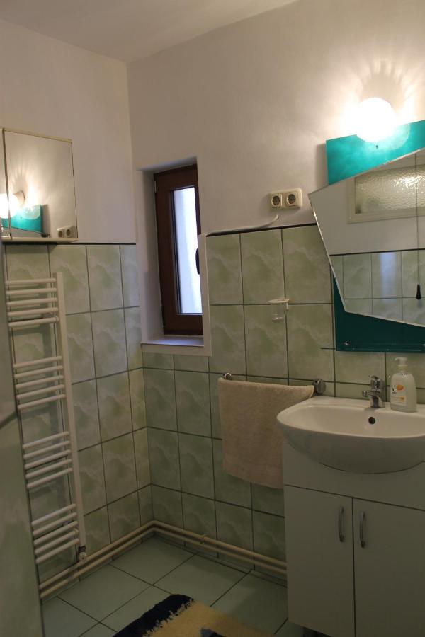 Queen Room with Private External Bathroom 