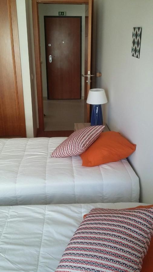 Standaard Tweepersoonskamer met 2 Aparte Bedden - Gedeelde Badkamer