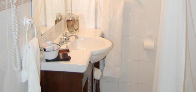 Basic Zimmer 14 mit Queensize-Bett