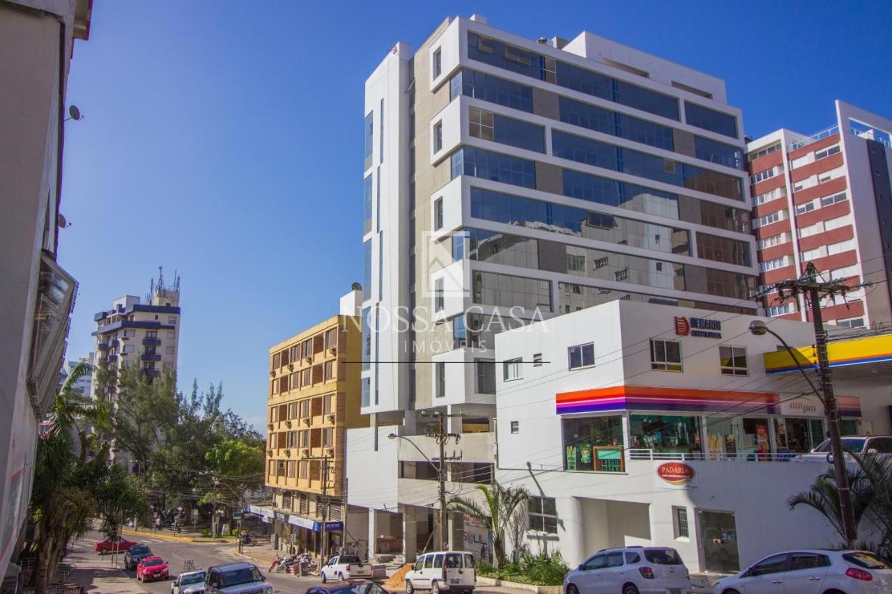 Apartamento com Piscina no Centro e a poucos metros do mar de Torres -RS - B&B