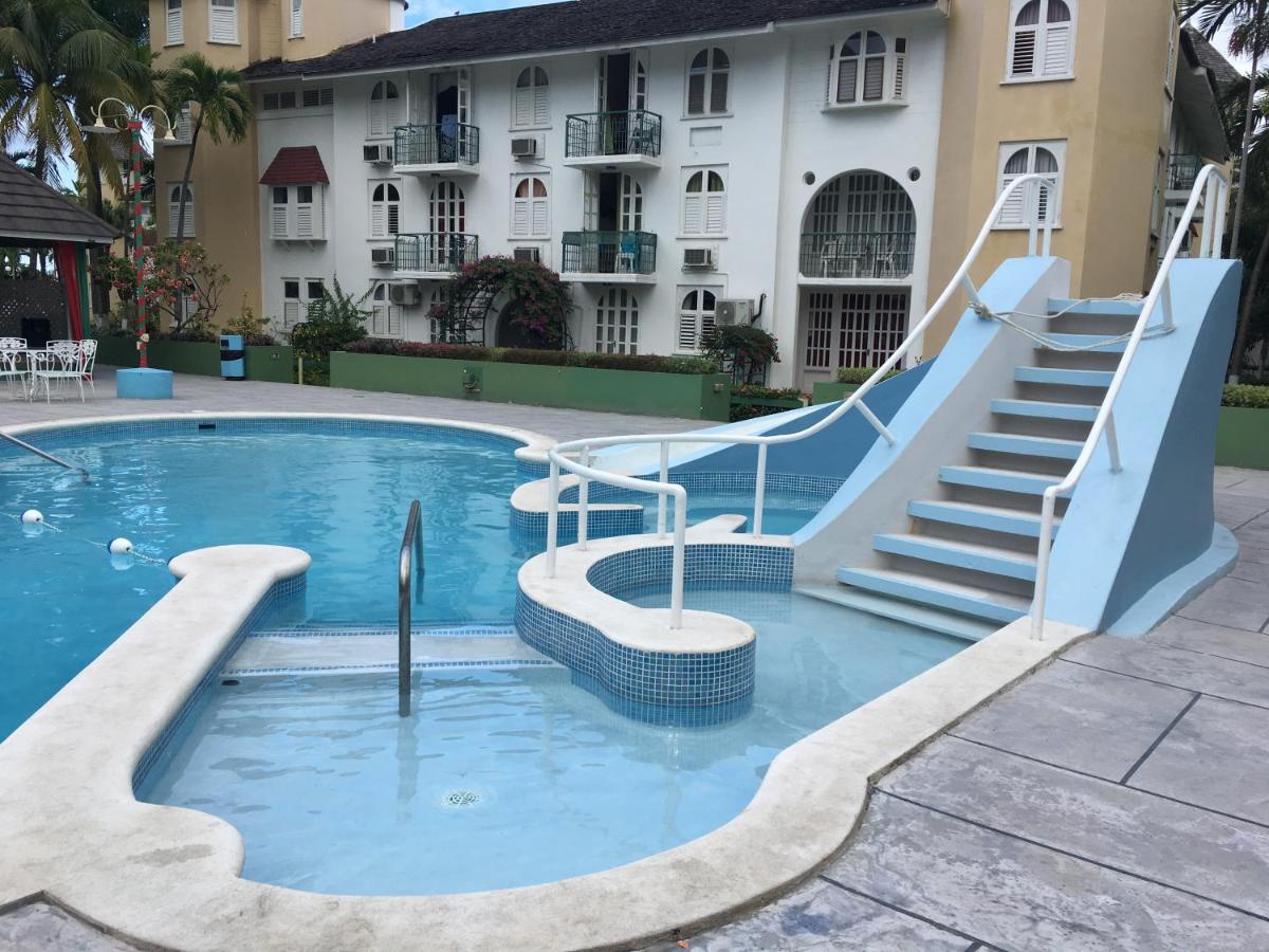 B&B Ocho Rios - Castle by the Shore - Bed and Breakfast Ocho Rios