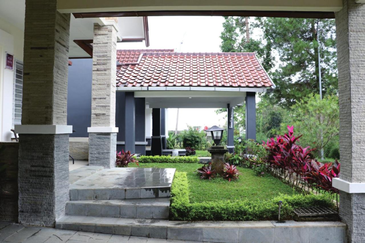 B&B Puncak - Diyar Villas Puncak M6/50 - Bed and Breakfast Puncak