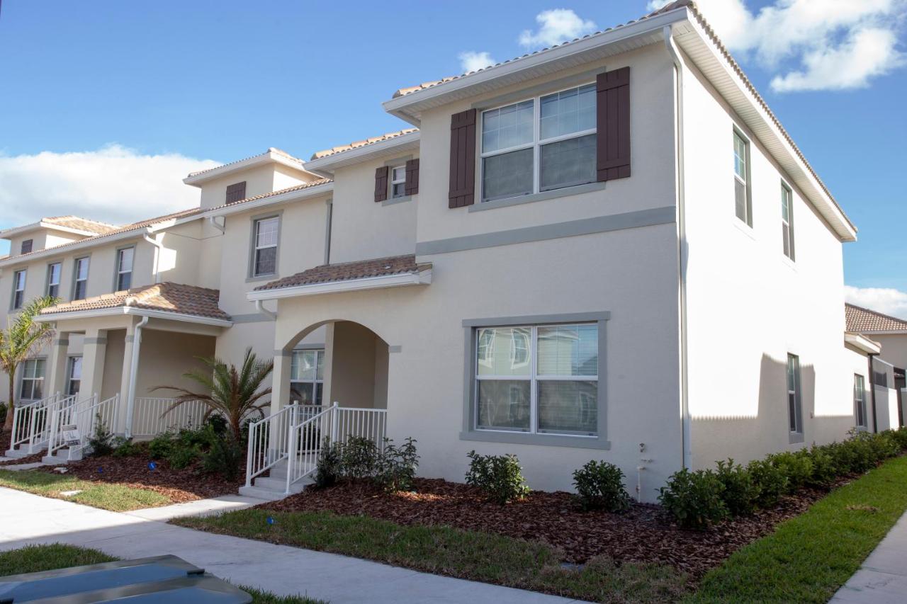 B&B Kissimmee - Stunning 5 Bd Home w/ Pool Close to Disney 4822 - Bed and Breakfast Kissimmee