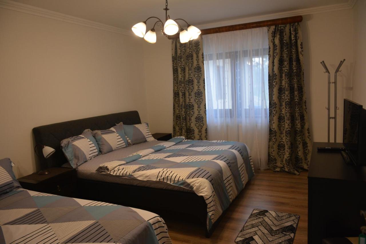 Vierpersoonskamer met Eigen Externe Badkamer