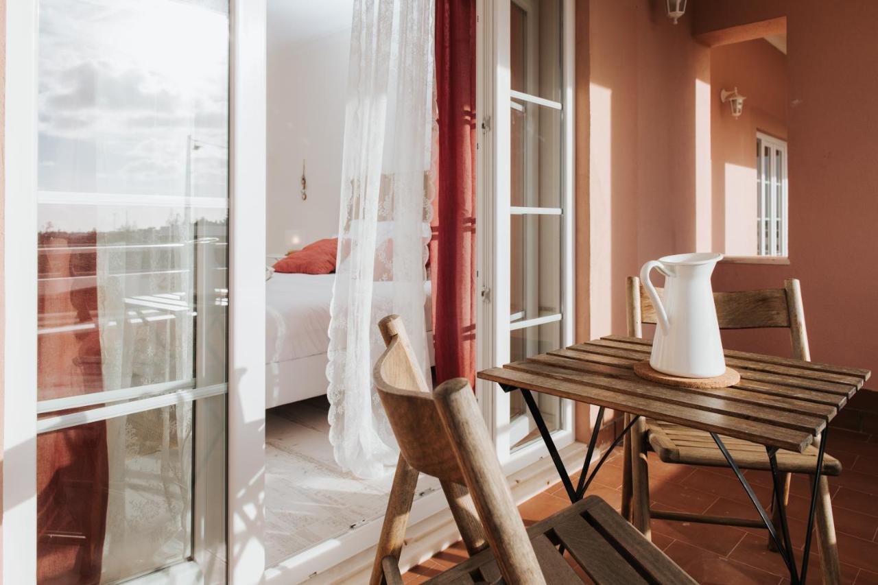 Superior King Suite with Partial Sea View