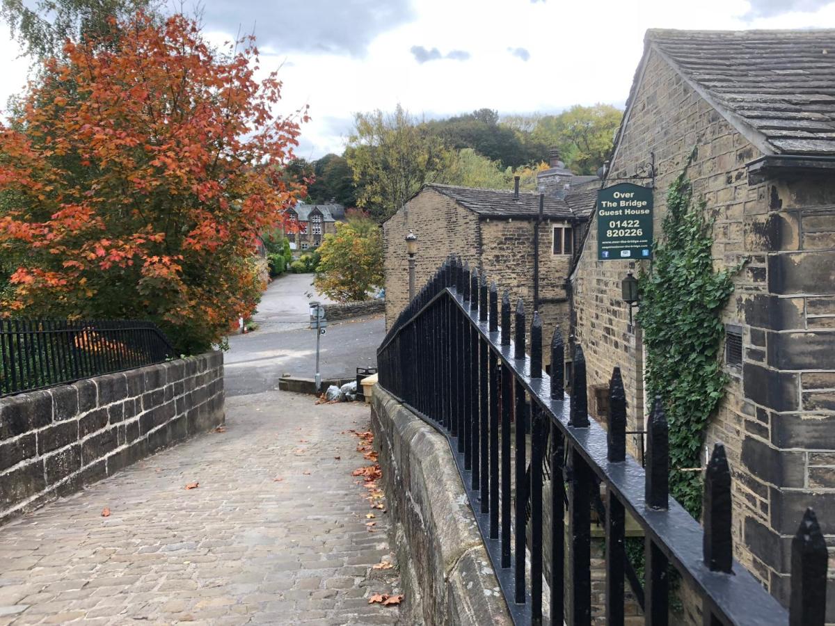 Over The Bridge Guest House - B&B Ripponden