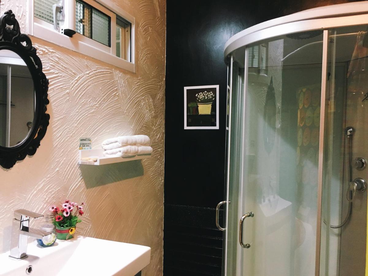 Tweepersoonskamer met een Eigen Externe Badkamer
