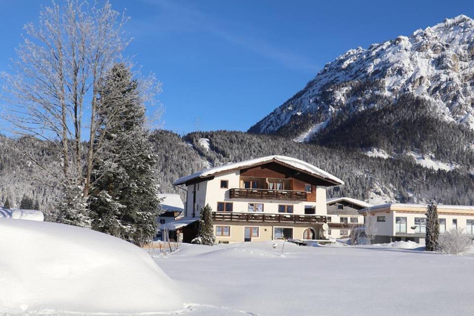 B&B Heiterwang - Haus Tauern Am See - Bed and Breakfast Heiterwang