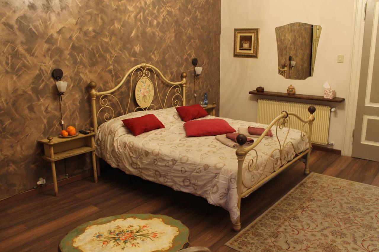 Doppelzimmer mit eigenem Bad (außerhalb des Zimmers) 
