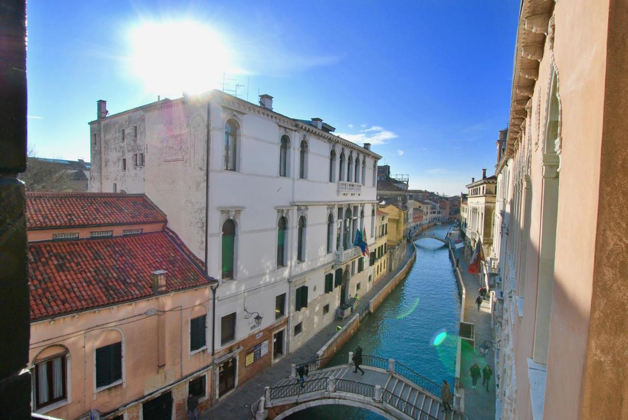 CA GRIMANI Double Apartment: private terrace and stunning view - B&B Venecia