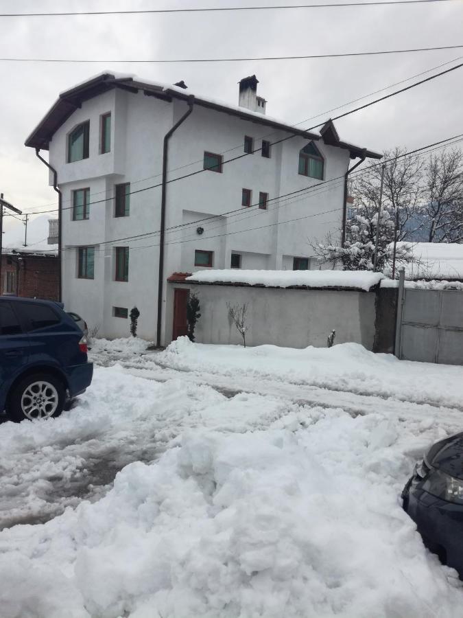 Bayrakova Guest House - B&B