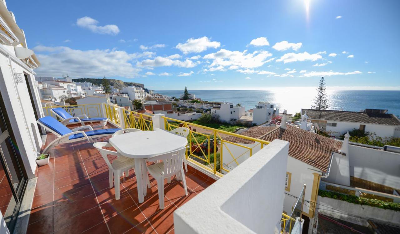 B&B Senhora da Luz - Luz Beach Ocean Front Apartment - Bed and Breakfast Senhora da Luz