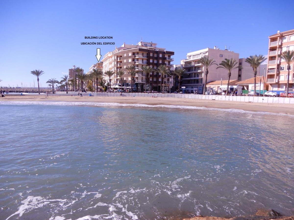 Edificio 1º línea de playa, en paseo marítimo de Torrevieja, Alicante, Costa Blanca - B&B Torrevieja
