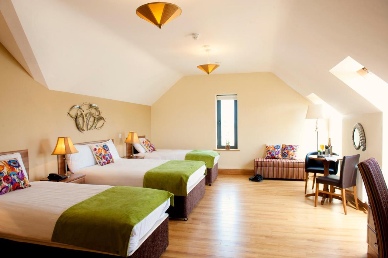 Family Room (2 Adults + 3 Children)