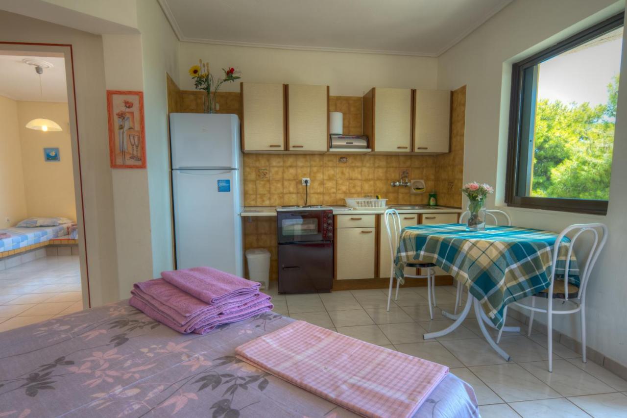 One-Bedroom Apartment with Sea View (5 Guests)