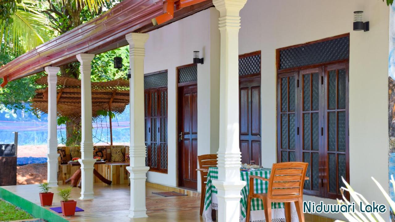 Niduwari Lake Homestay - B&B