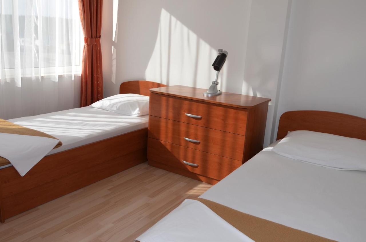 Three-Bedroom Apartment with Balcony and Sea View No.11