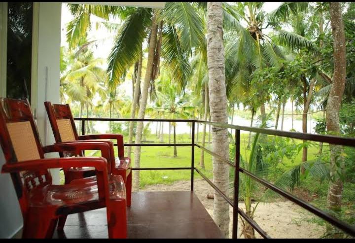 RoomNo.104 Deluxe Double Room with Balcony and Lake view and AC