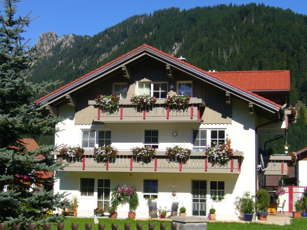 B&B Bad Hindelang - Haus Bergkristall - Bed and Breakfast Bad Hindelang