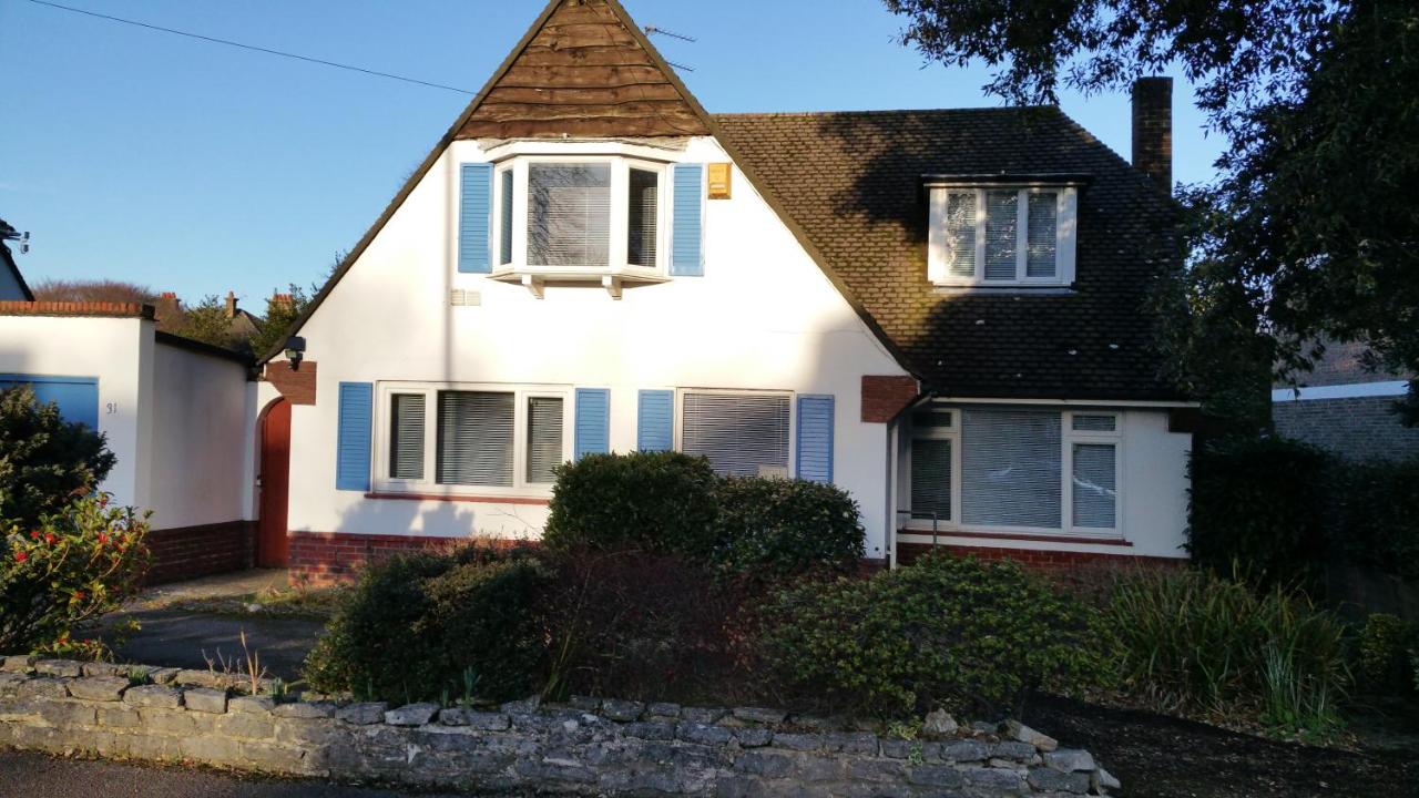 Lovely Bournemouth cottage with beautiful large garden, 5 min to the beach by car - B&B Bournemouth