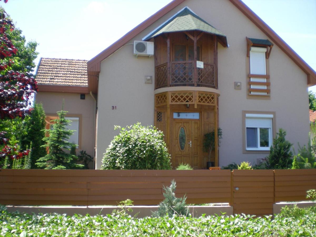 Xénia Apartmanok - Ferienwohnung