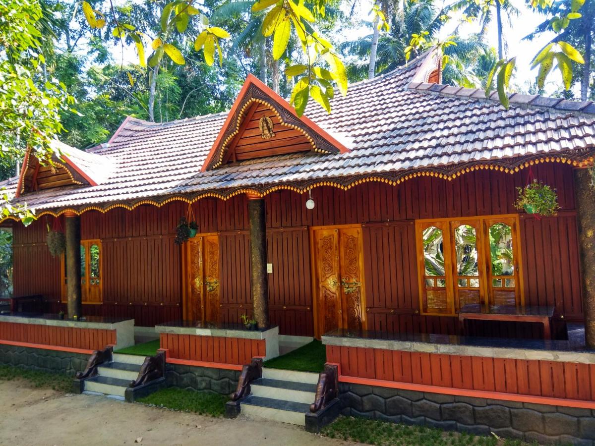 Deluxe Double Room (2 Adults + 1 Child)