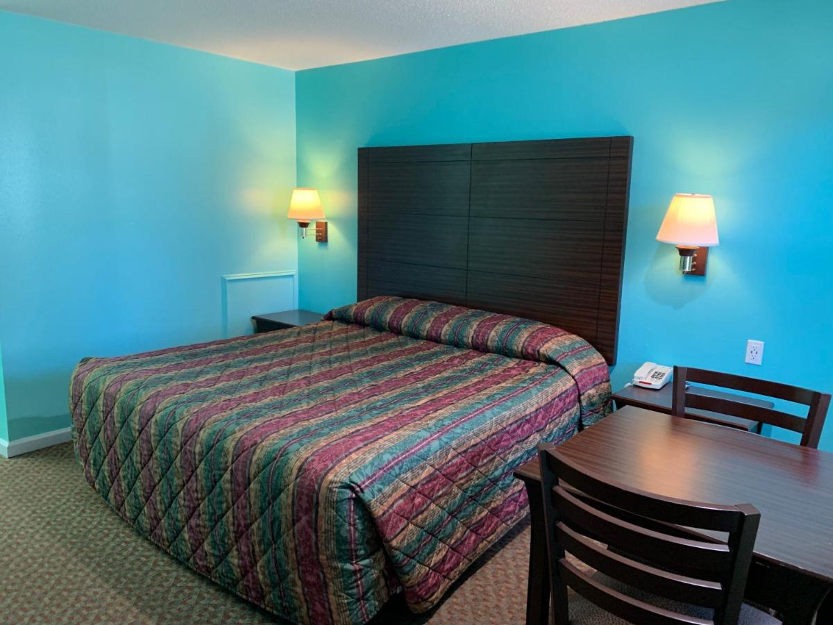 Standard King Room - Non-Smoking