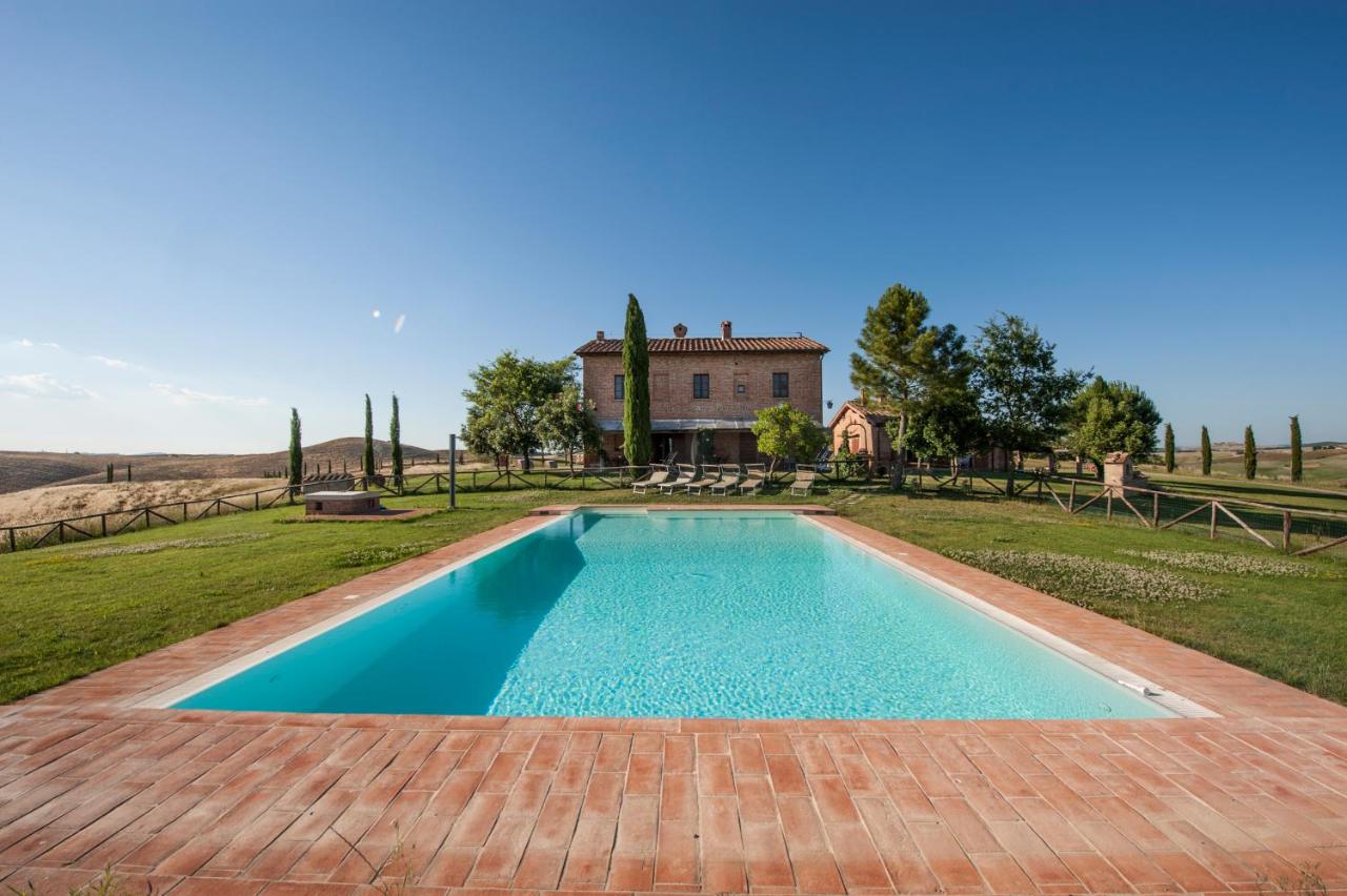 One-Bedroom Apartment with Pool View