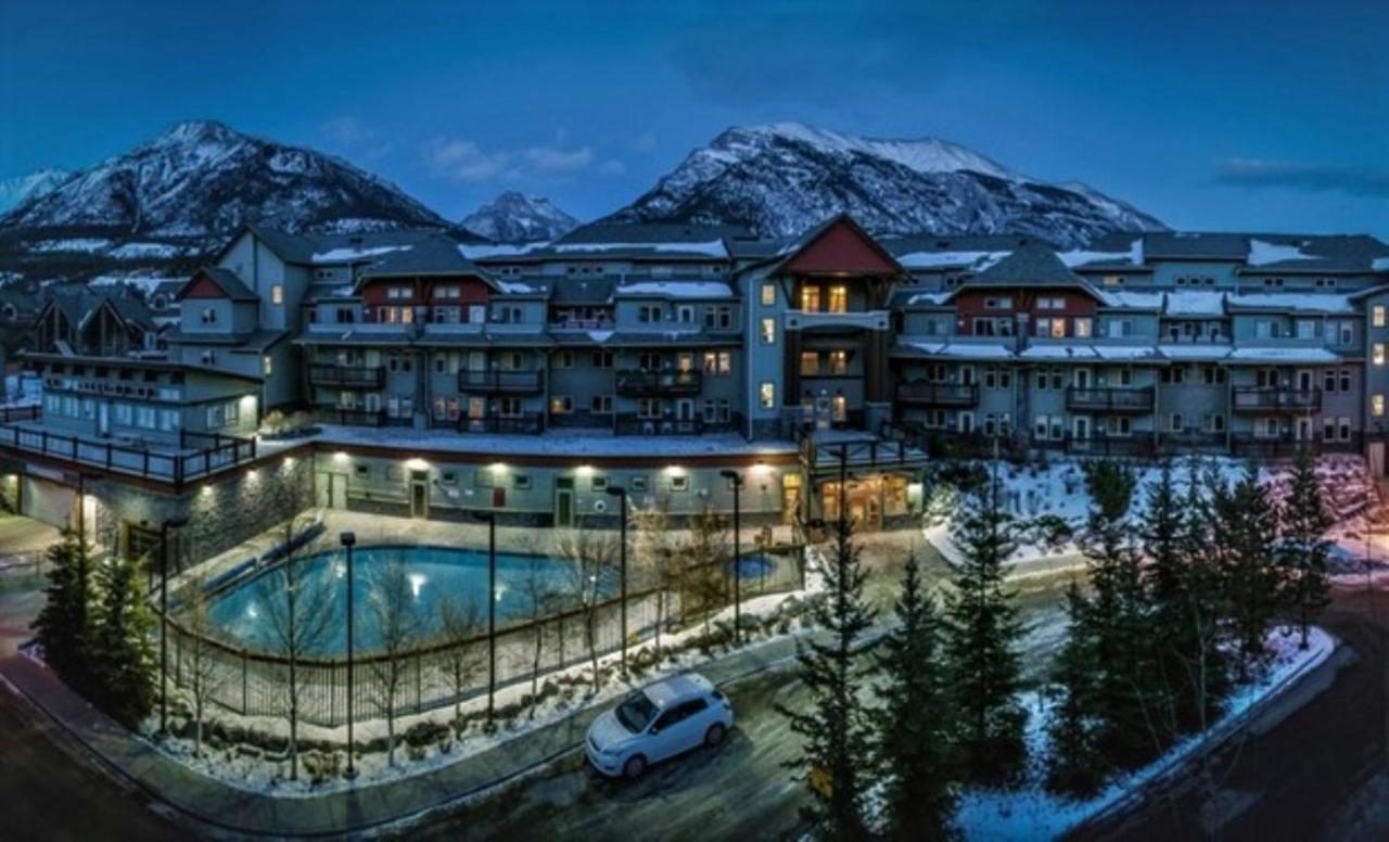 Renovated Condo, 2BR, 2BA, Heated Pool, 3 Hot Tubs, Pets Welcome! - Bed and Breakfast