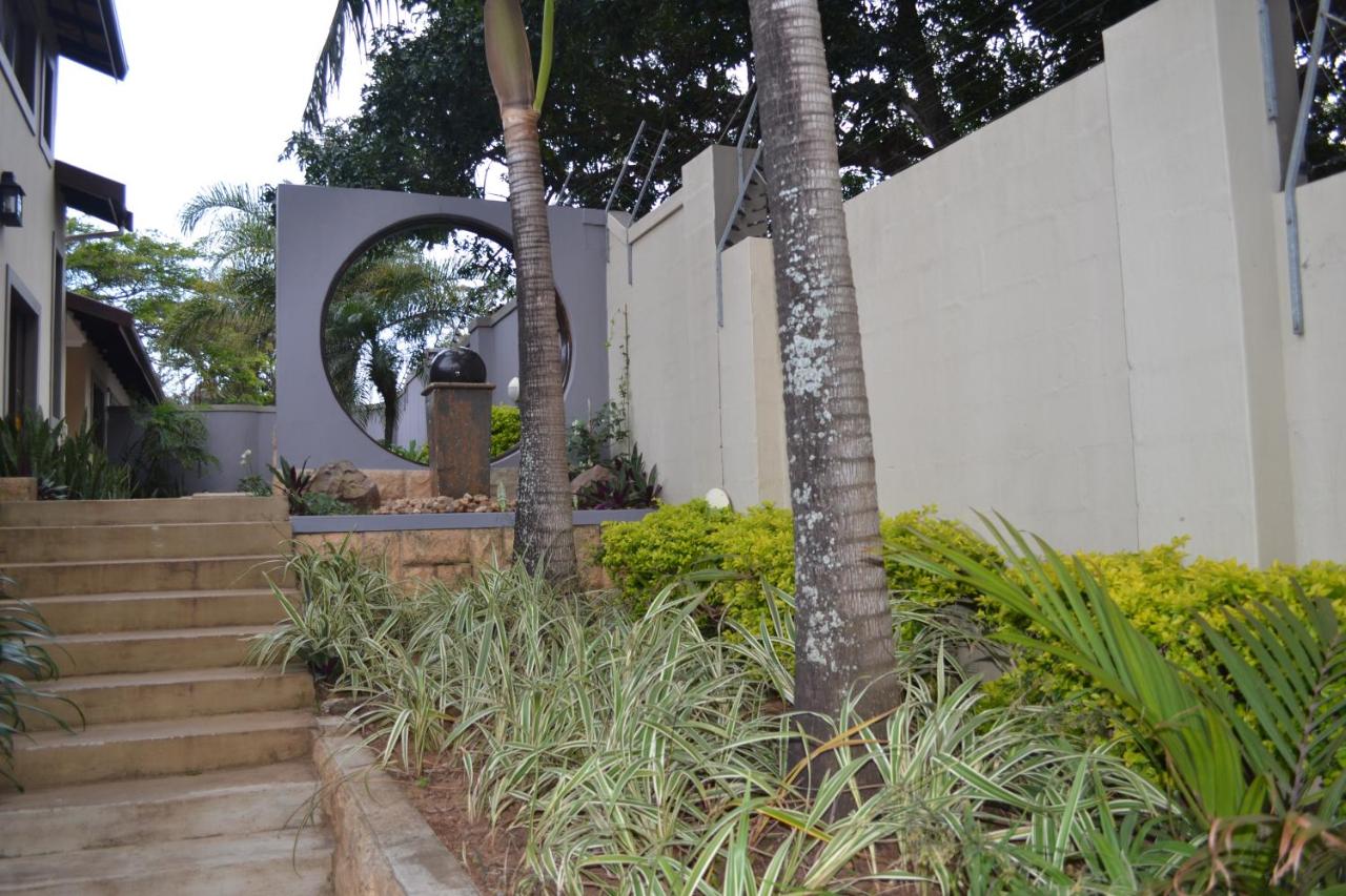 Mahogany Villa Guesthouse - SOLAR - B&B